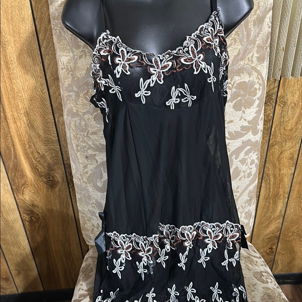 Elegant Black Lace Chemise